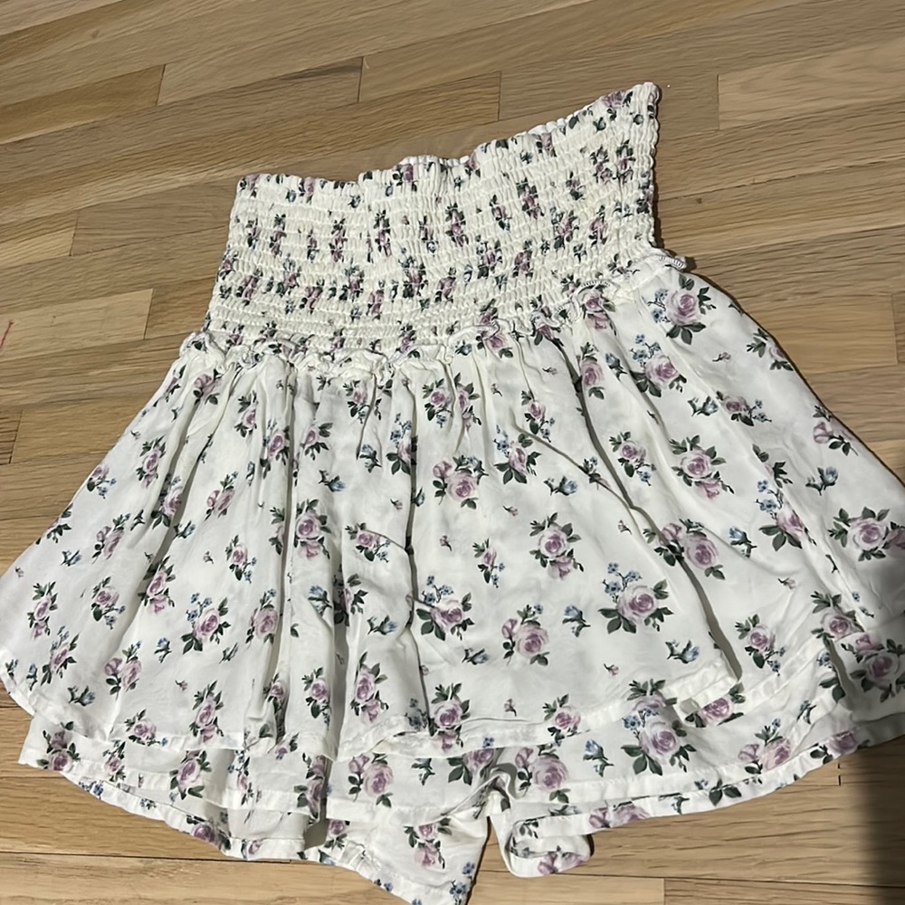 Brand new worn twice hollister skirt/skort